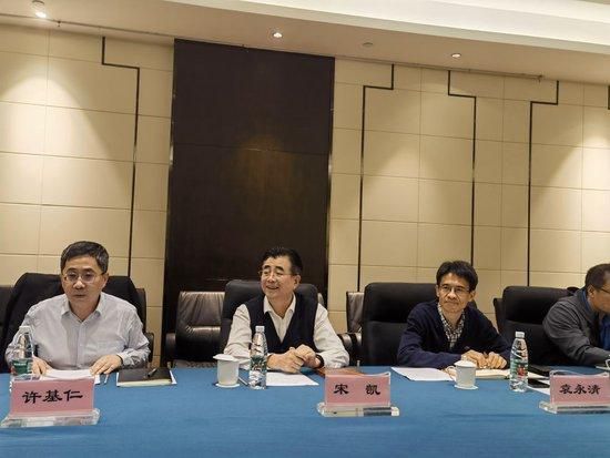 因此，他选择与俱乐部续约，和自己的哥哥伊纳基-威廉姆斯继续为毕巴征战。